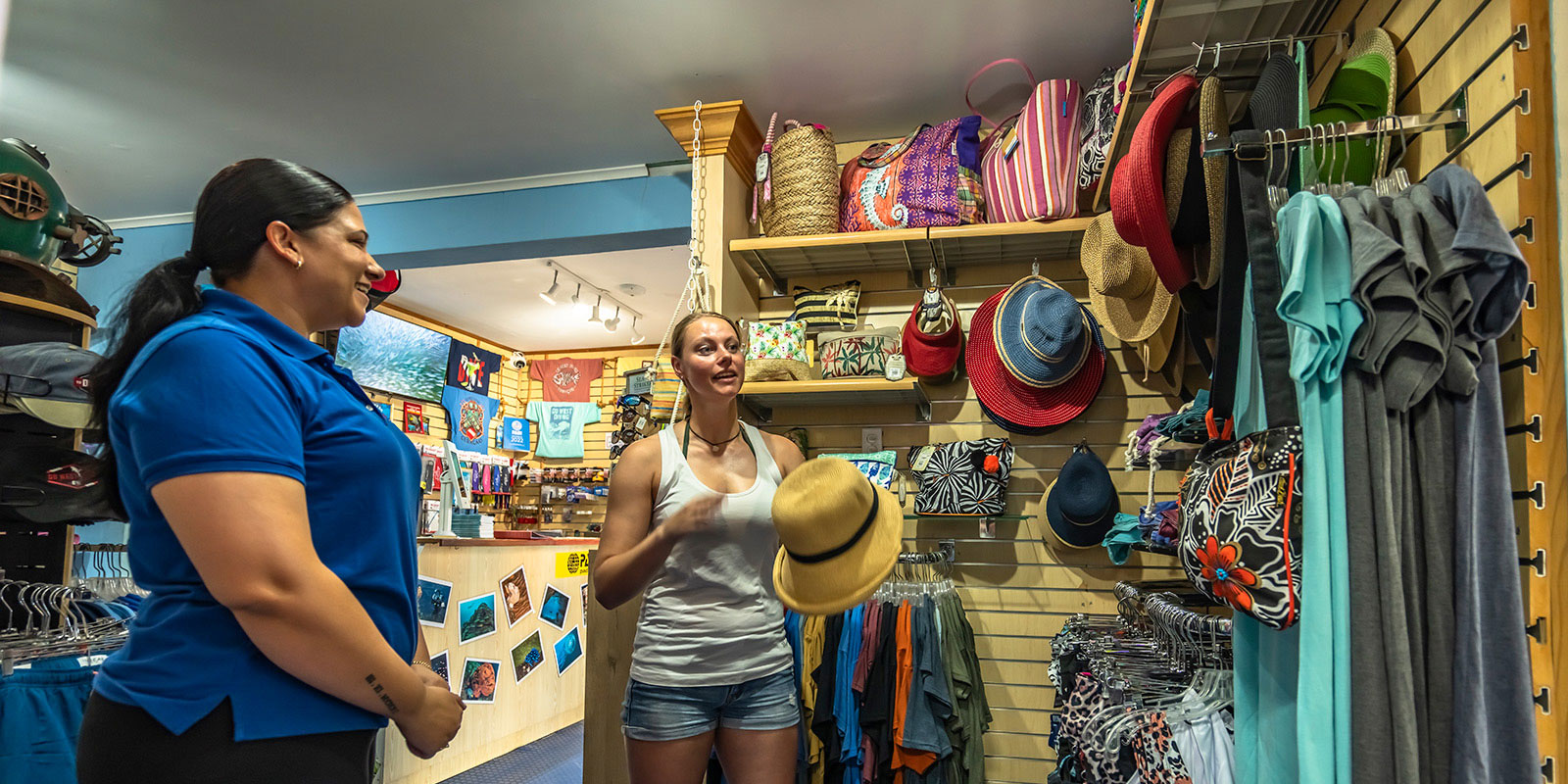 retail shop curacao diving